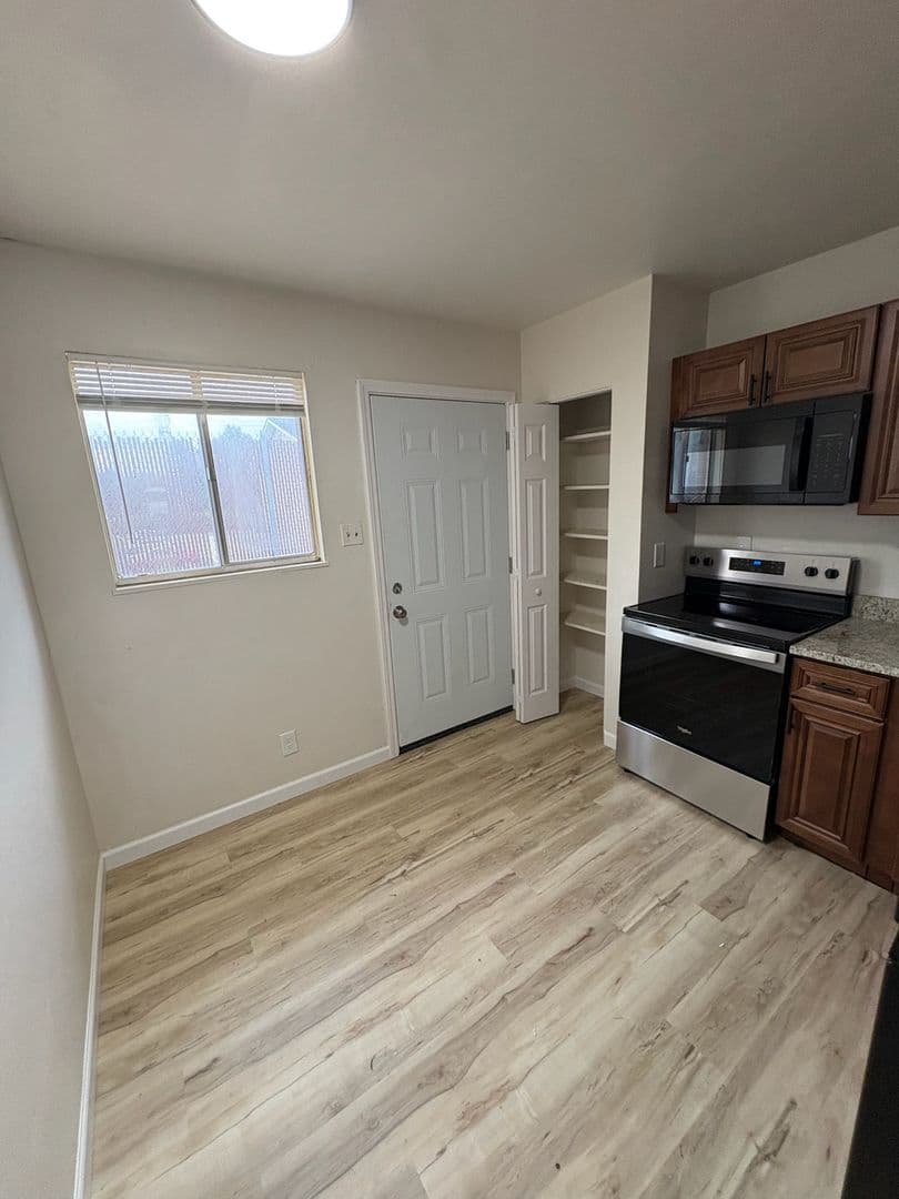 Spanish Lake Apartment: 1510 - 1574 Leonaire Ct