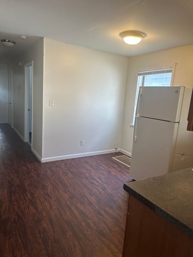 St Louis House: 6108 Alaska Ave