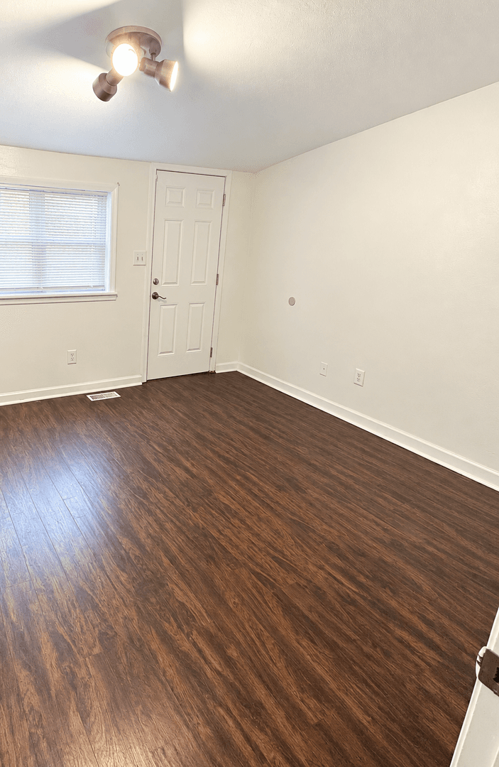St Louis House: 6108 Alaska Ave