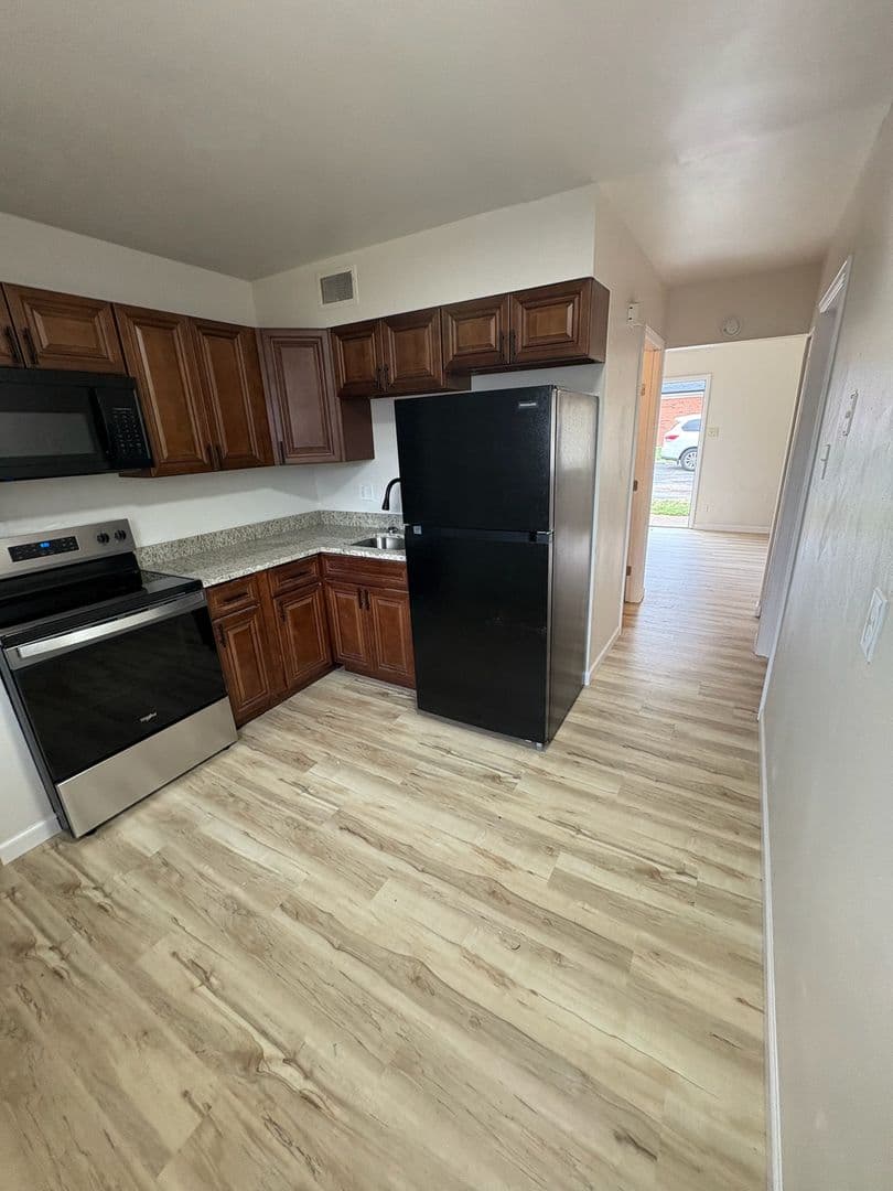 Spanish Lake Apartment: 1510 - 1574 Leonaire Ct