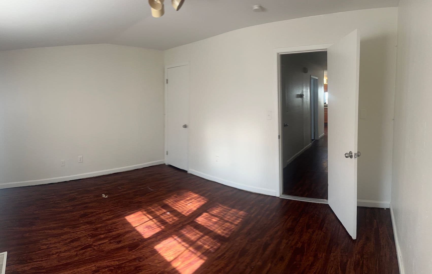 St Louis House: 6108 Alaska Ave