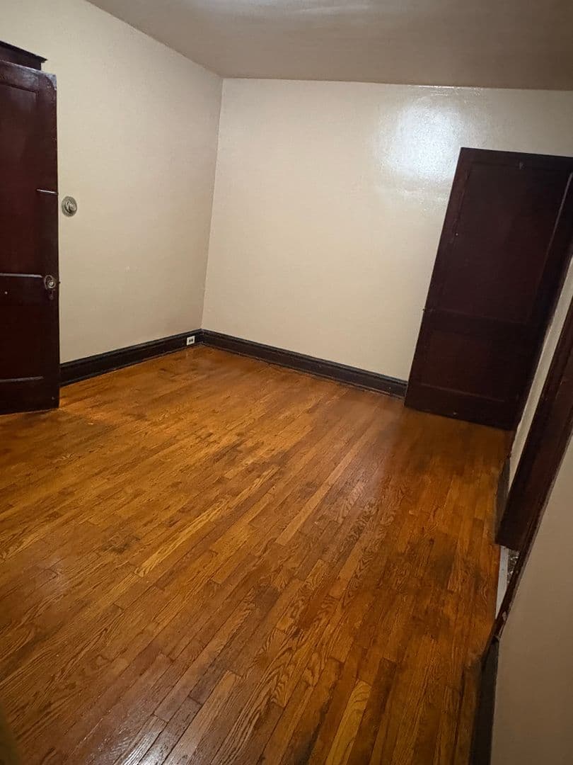 Saint Louis Apartment: 5105-07 S Broadway Street