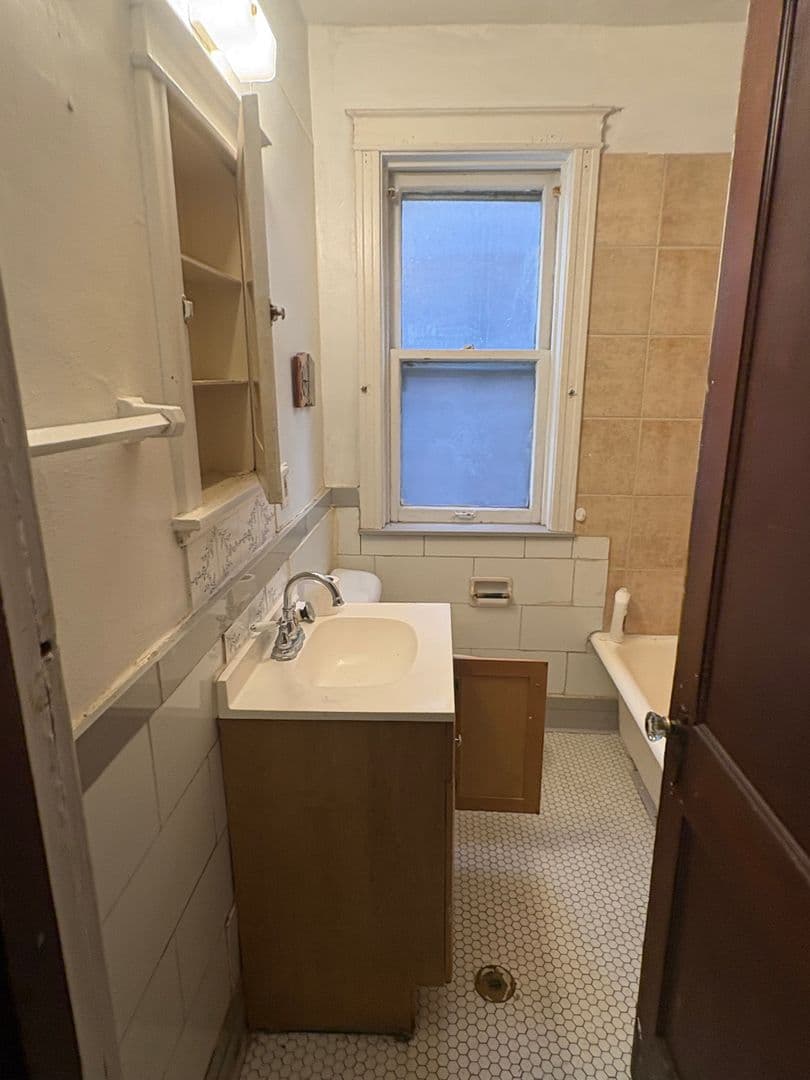 Saint Louis Apartment: 5105-07 S Broadway Street