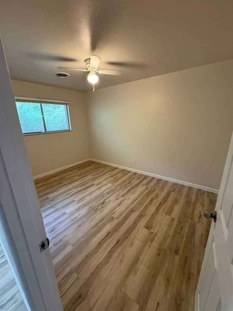 Spanish Lake Apartment: 1510 - 1574 Leonaire Ct