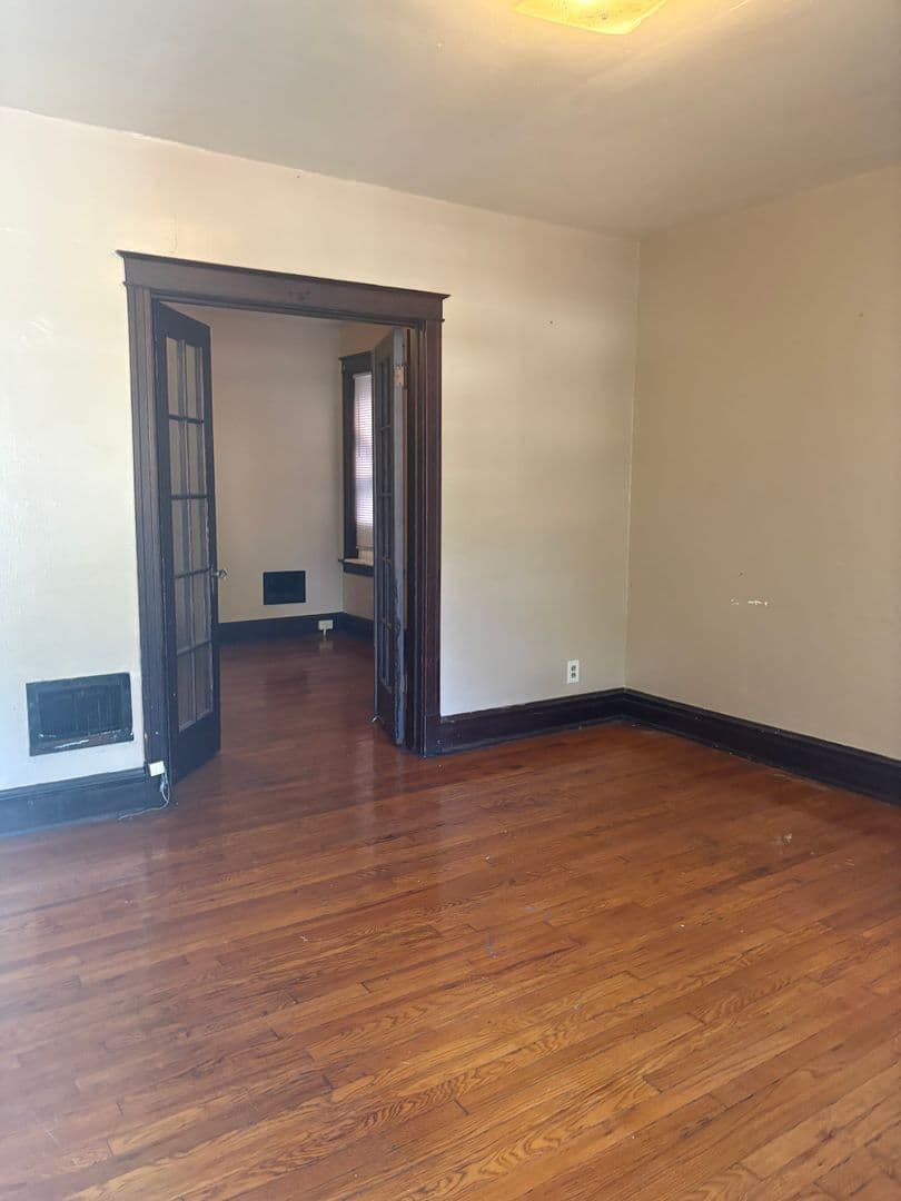 Saint Louis Apartment: 5105-07 S Broadway Street