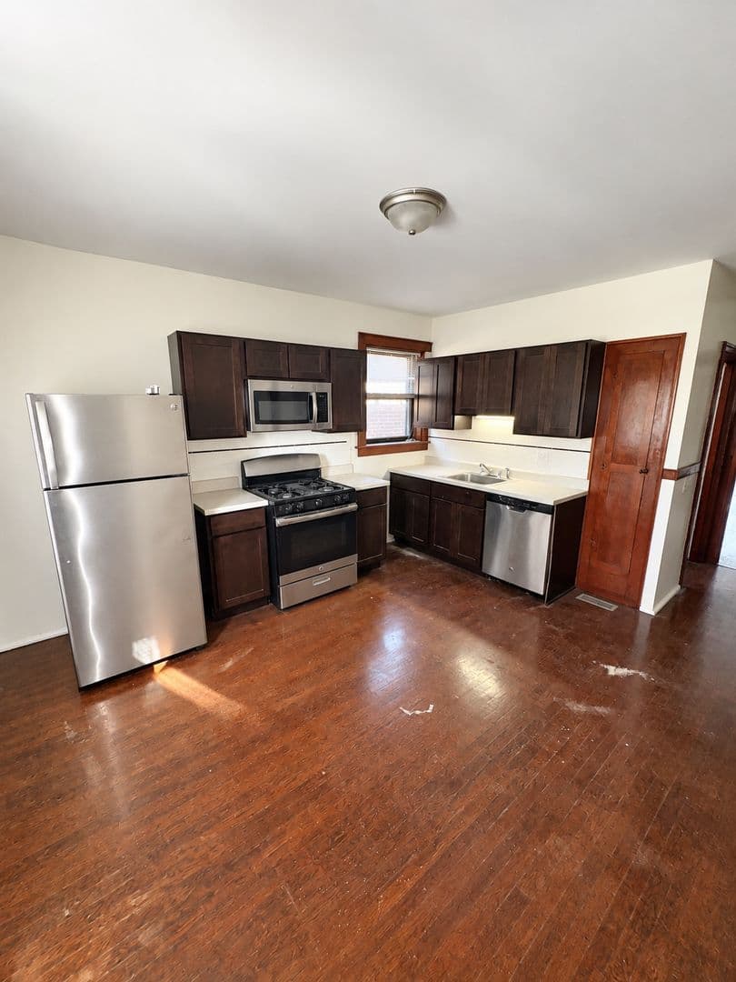 St Louis Apartment: 6040-42 Southwest Ave