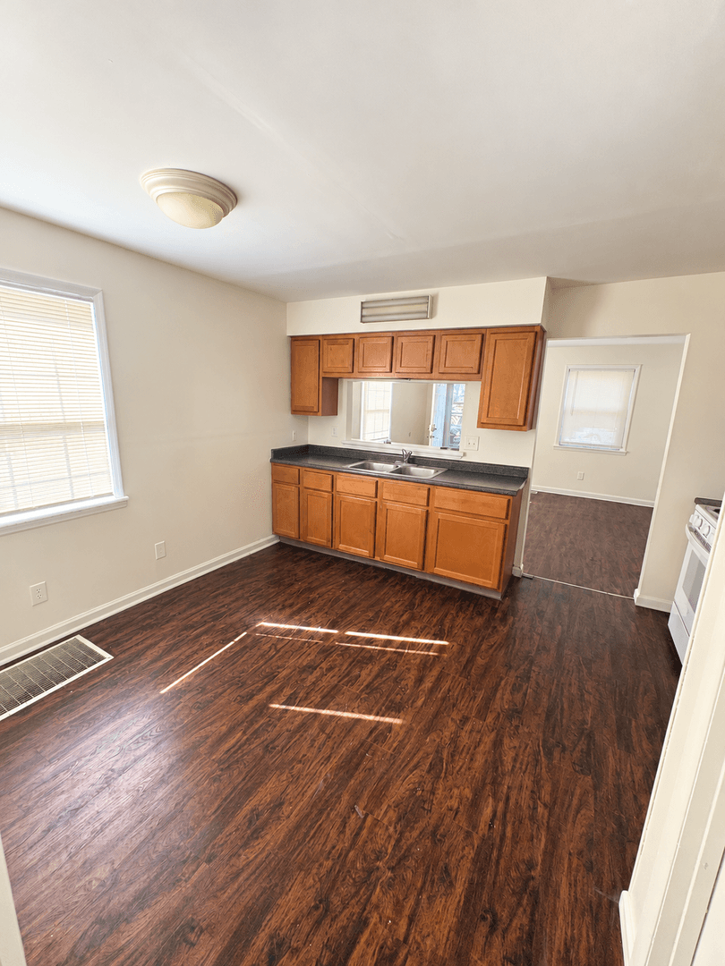 St Louis House: 6108 Alaska Ave
