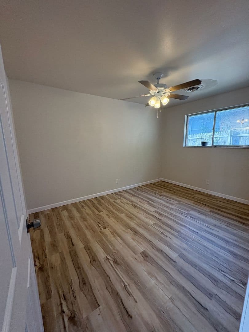 Spanish Lake Apartment: 1510 - 1574 Leonaire Ct