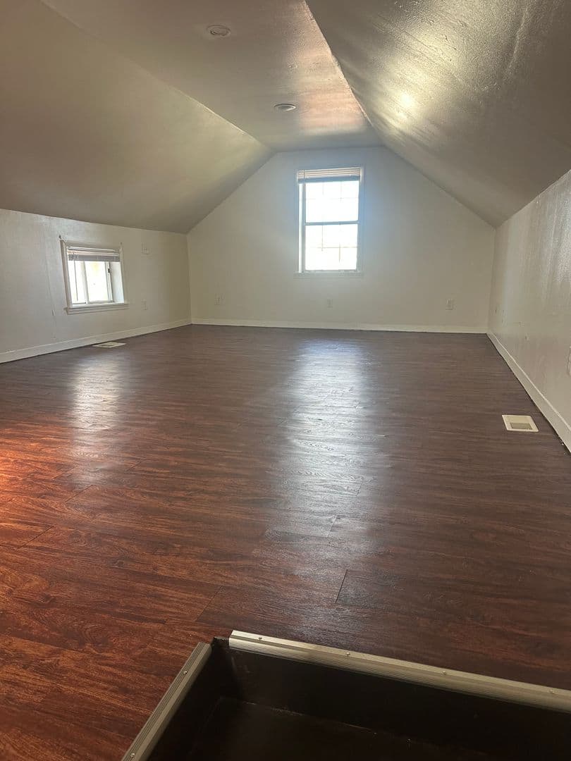 St Louis House: 6108 Alaska Ave