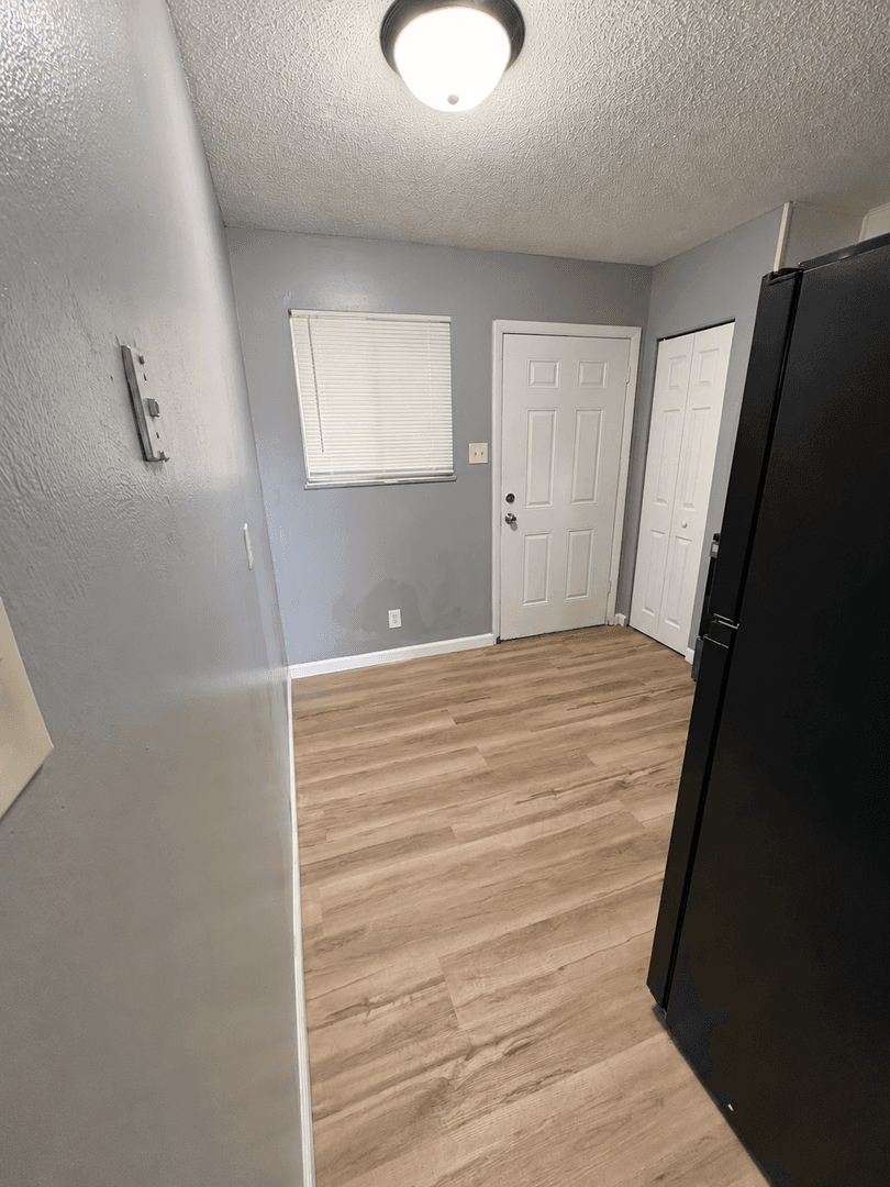 Spanish Lake Apartment: 1510 - 1574 Leonaire Ct
