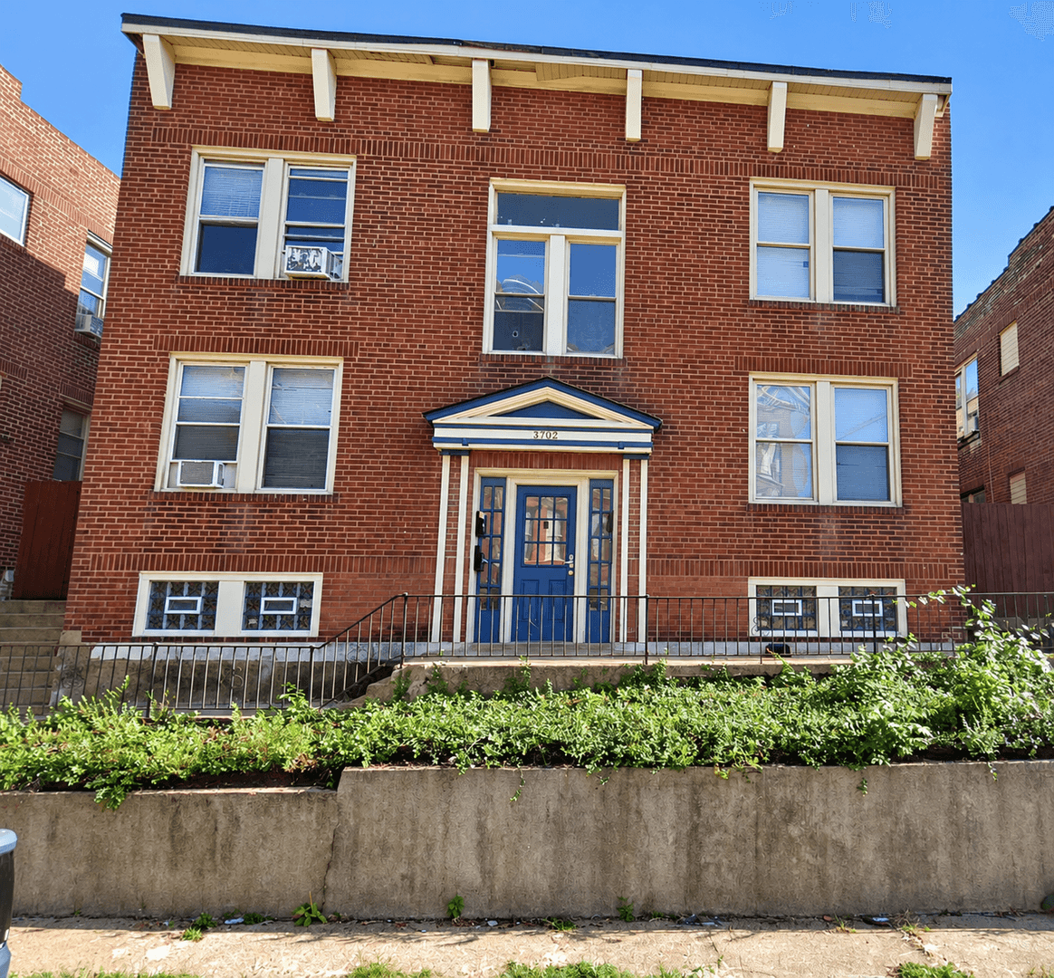 St. Louis Apartment: 3702 S. Broadway