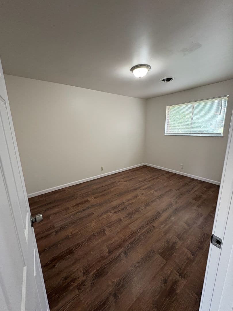 Spanish Lake Apartment: 1510 - 1574 Leonaire Ct