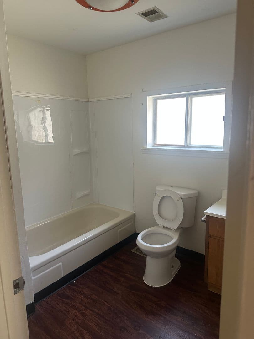 St Louis House: 6108 Alaska Ave