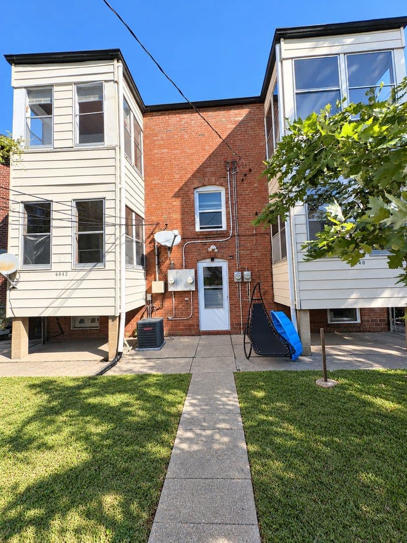 St Louis Apartment: 6040-42 Southwest Ave