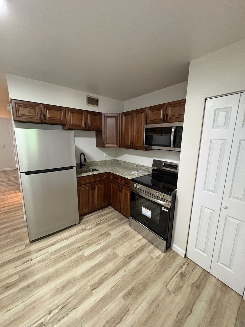 Spanish Lake Apartment: 1510 - 1574 Leonaire Ct