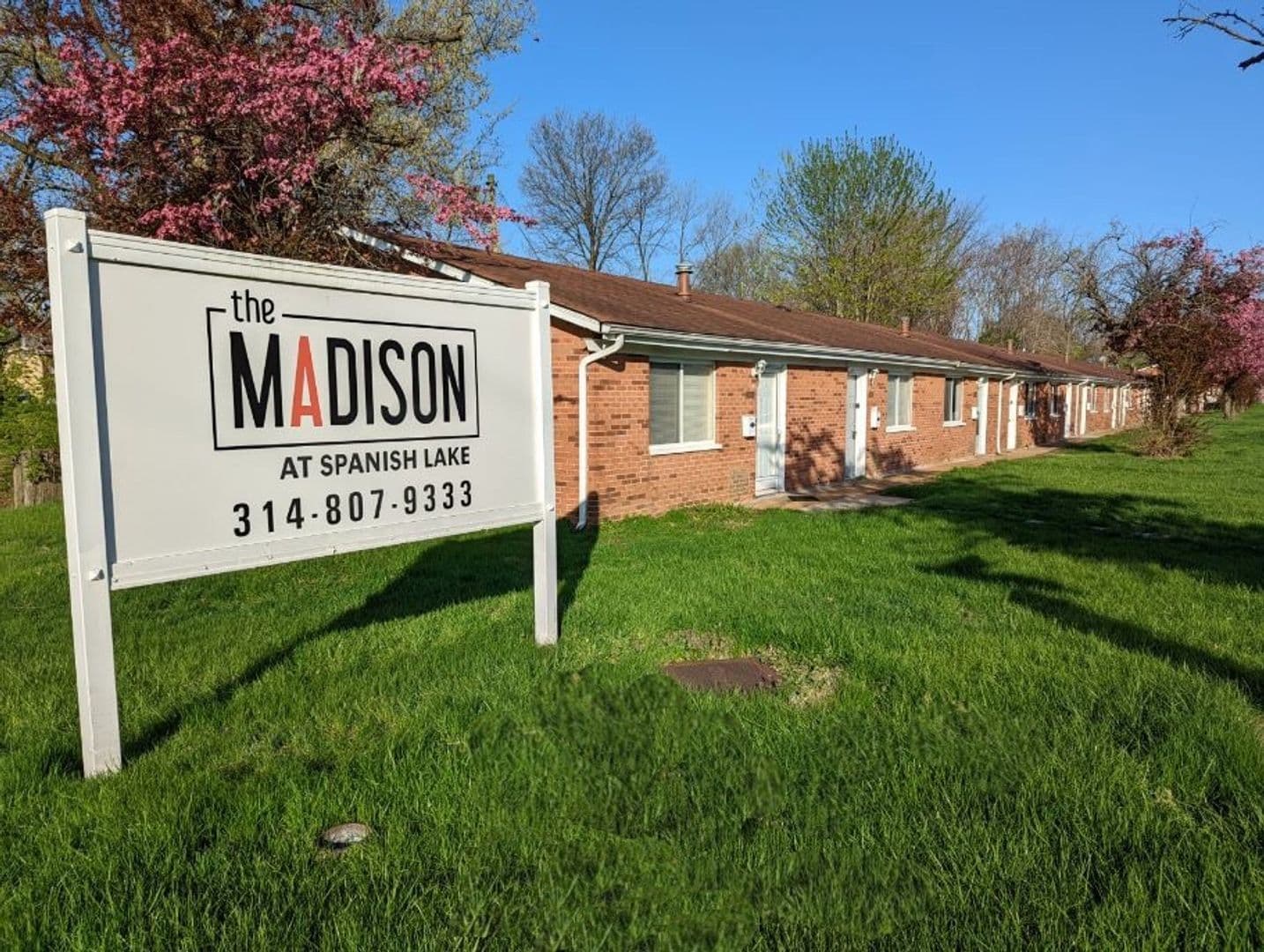 Spanish Lake Apartment: 1510 - 1574 Leonaire Ct