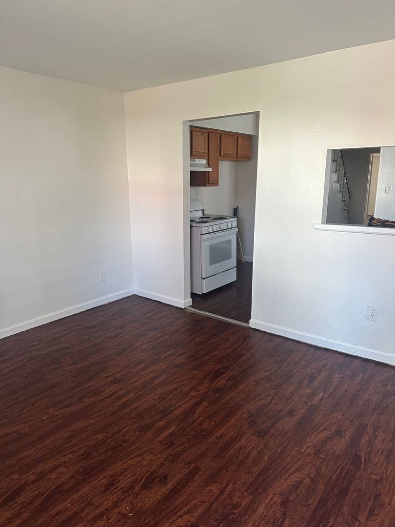 St Louis House: 6108 Alaska Ave
