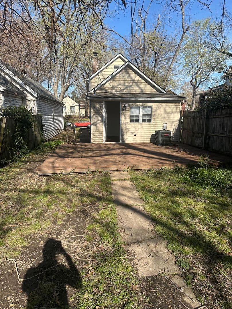 St Louis House: 6108 Alaska Ave