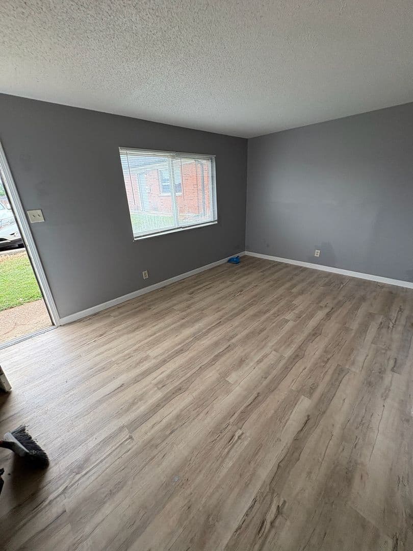 Spanish Lake Apartment: 1510 - 1574 Leonaire Ct