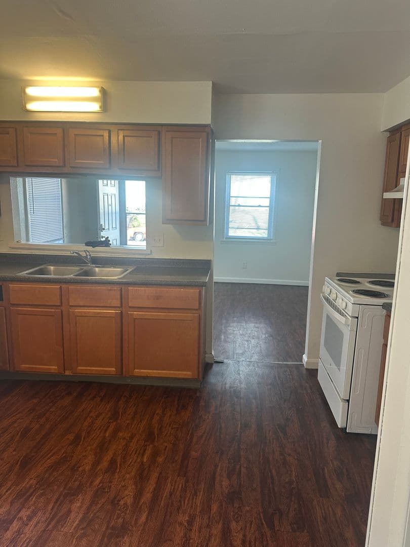 St Louis House: 6108 Alaska Ave