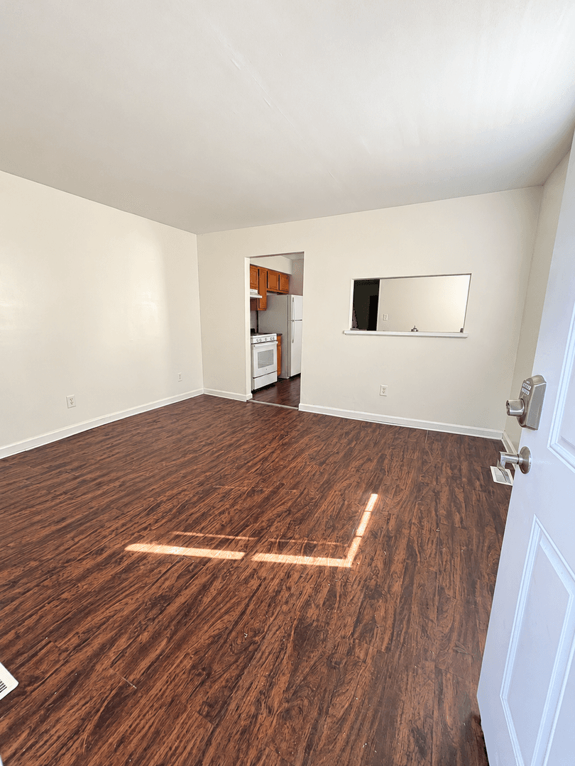 St Louis House: 6108 Alaska Ave