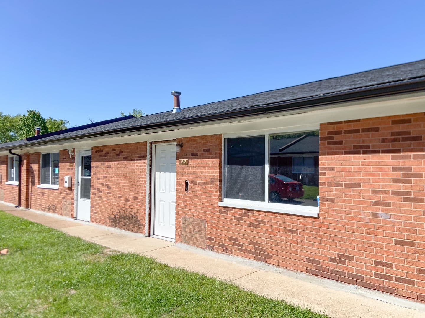 Spanish Lake Apartment: 1510 - 1574 Leonaire Ct