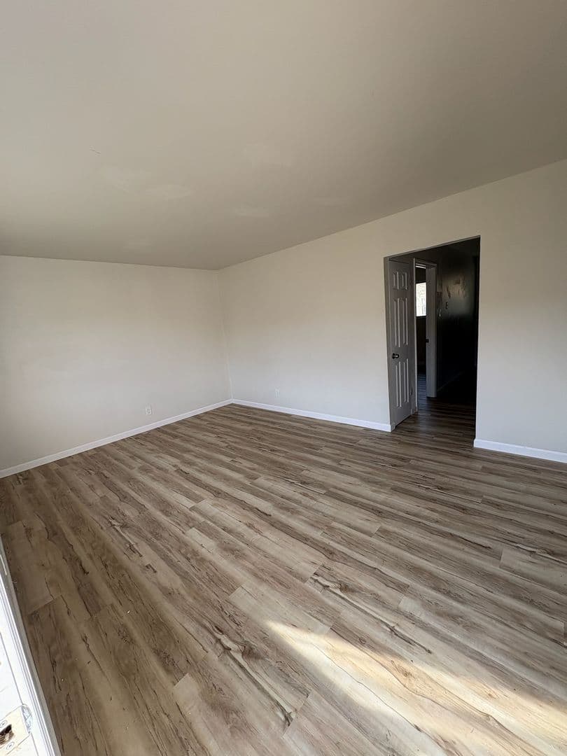 Spanish Lake Apartment: 1510 - 1574 Leonaire Ct