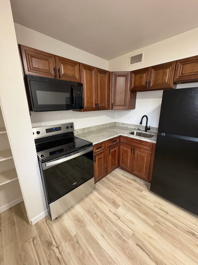 Spanish Lake Apartment: 1510 - 1574 Leonaire Ct