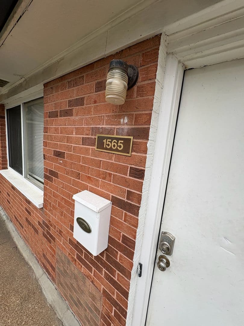 Spanish Lake Apartment: 1510 - 1574 Leonaire Ct