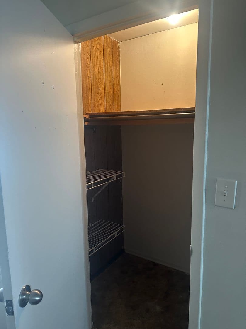St Louis House: 6108 Alaska Ave