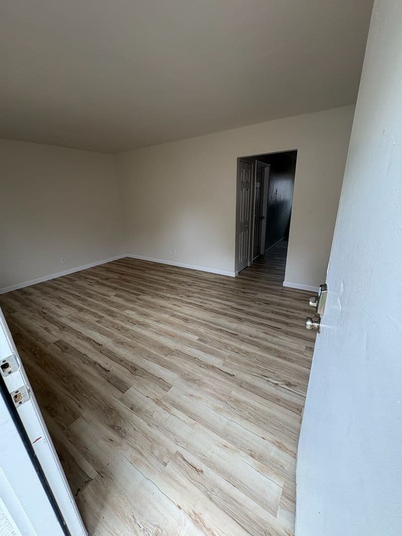 Spanish Lake Apartment: 1510 - 1574 Leonaire Ct