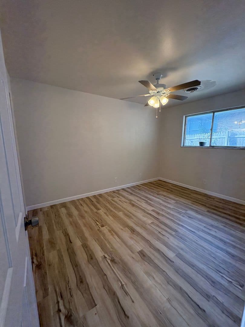 Spanish Lake Apartment: 1585-87 Leonaire