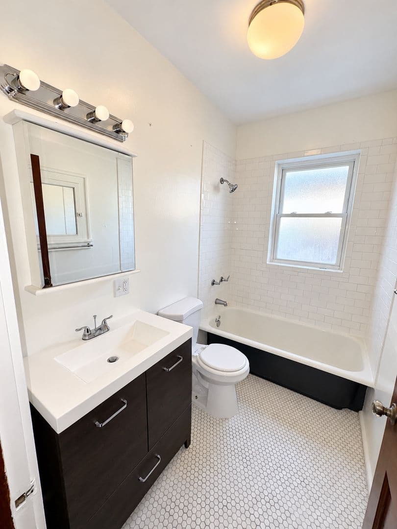 St Louis Apartment: 6040-42 Southwest Ave