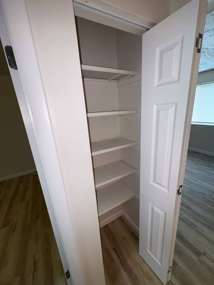 Spanish Lake Apartment: 1510 - 1574 Leonaire Ct