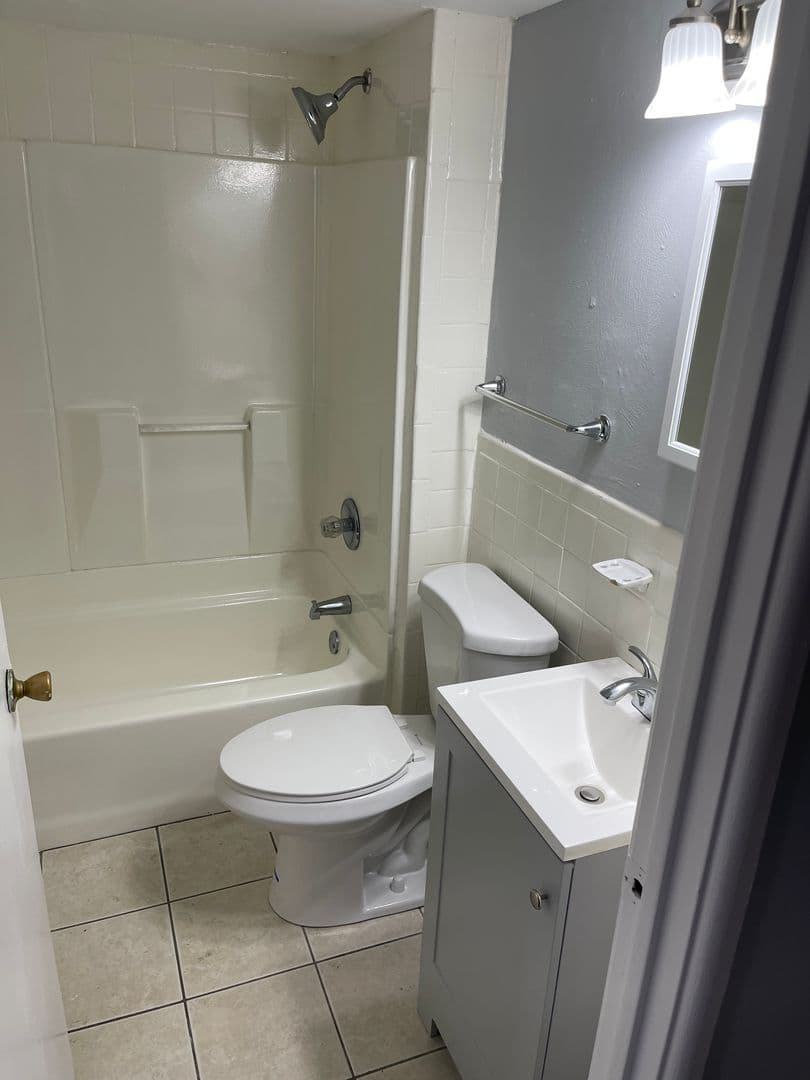 St. Louis Apartment: 4754 Virginia Ave