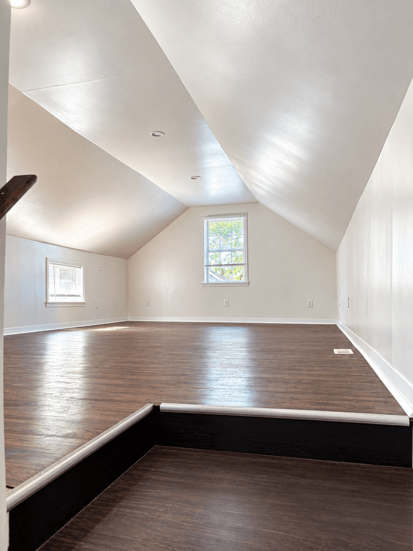St Louis House: 6108 Alaska Ave