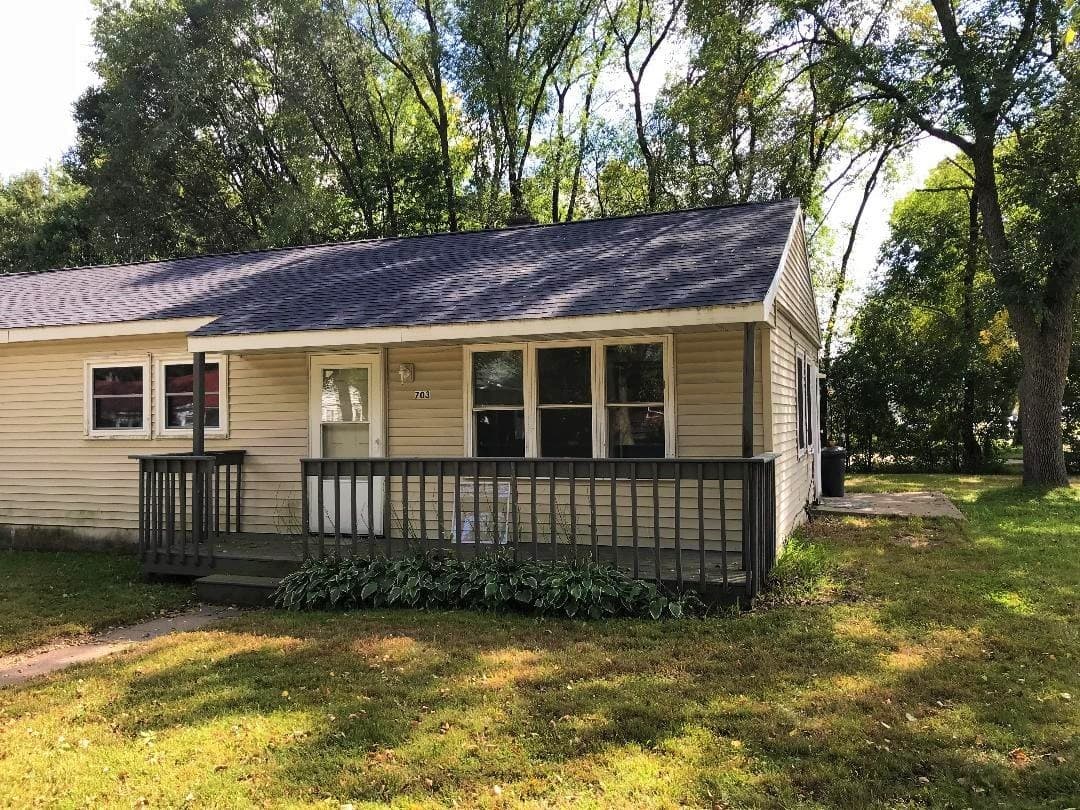 Sparta Apartment: 703/705 Lee Ct