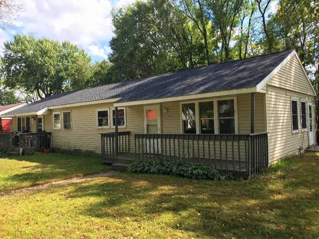 Sparta Apartment: 703/705 Lee Ct