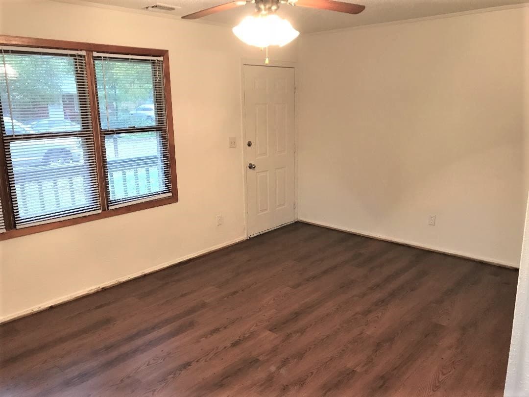 Sparta Apartment: 703/705 Lee Ct