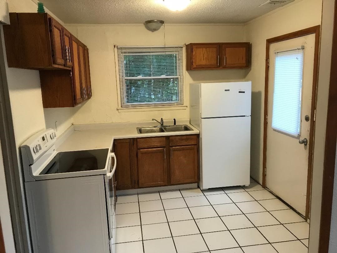 Sparta Apartment: 703/705 Lee Ct