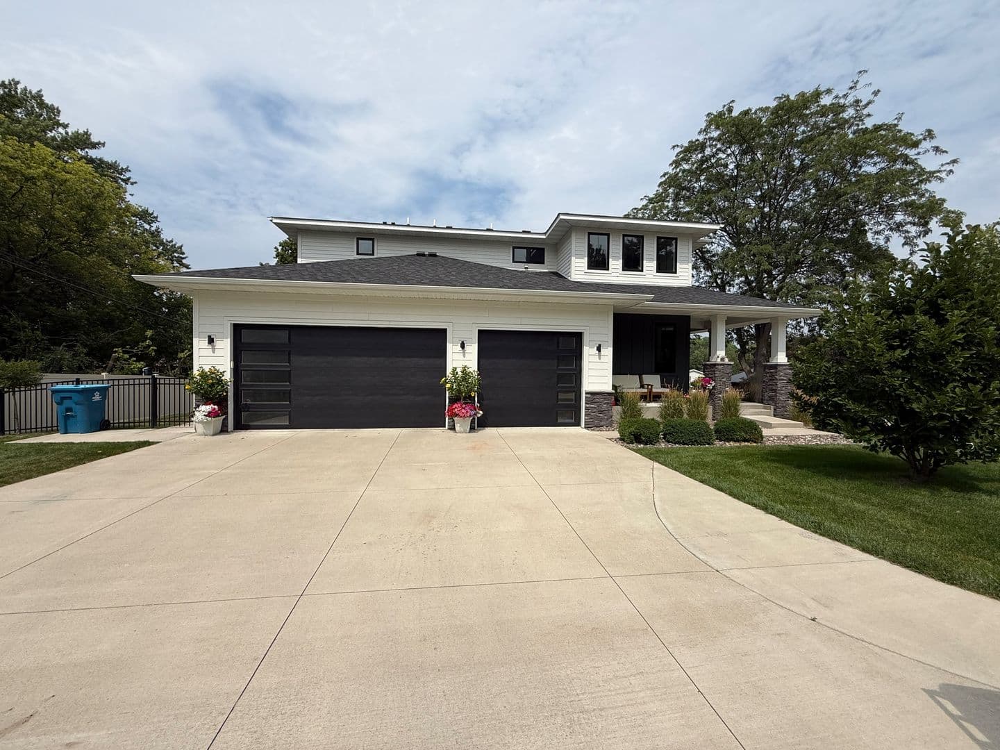 Golden Valley House: 45 Western Terrace