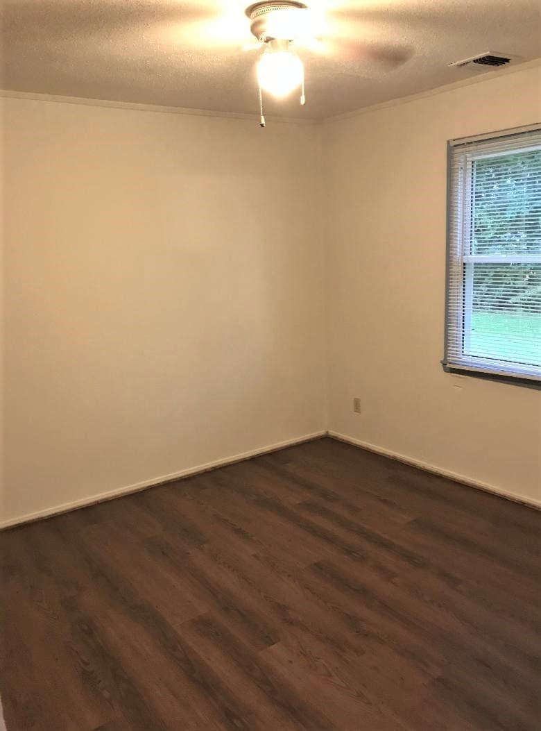 Sparta Apartment: 703/705 Lee Ct