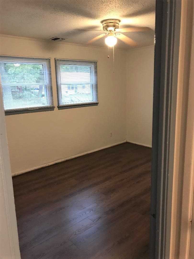 Sparta Apartment: 703/705 Lee Ct
