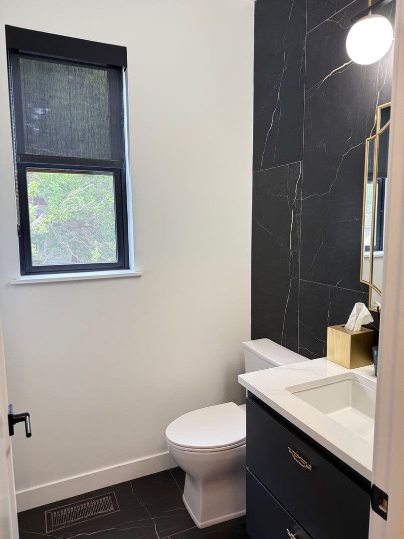 Golden Valley House: 45 Western Terrace