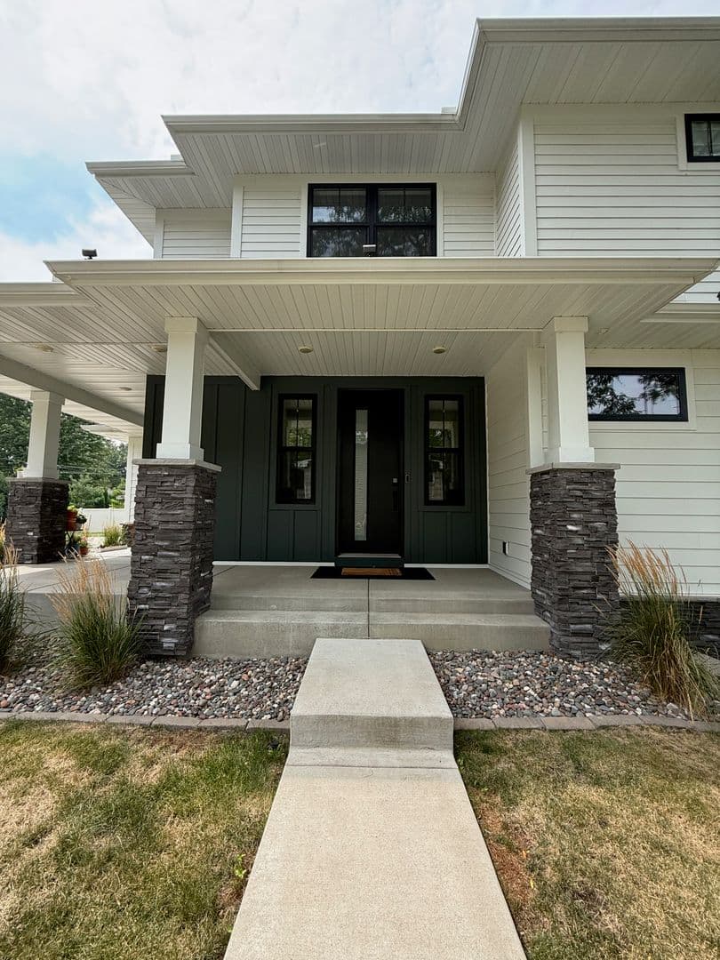 Golden Valley House: 45 Western Terrace