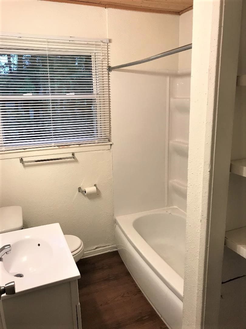 Sparta Apartment: 703/705 Lee Ct