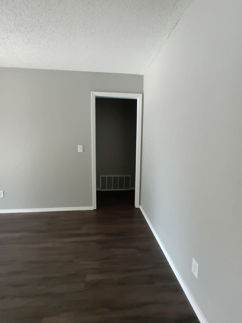 Midwest City House: 4035 Locust Dr