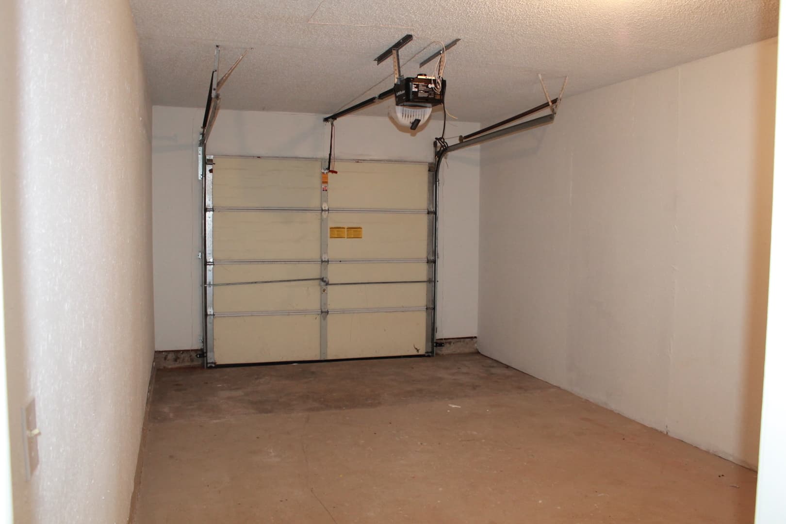 Midwest City House: 4035 Locust Dr