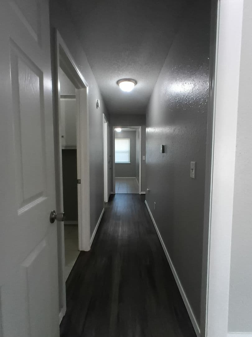 Midwest City House: 4035 Locust Dr