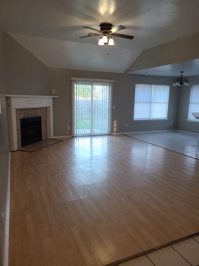 Midwest City House: 425 Pinehurst Dr